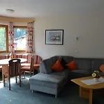 里贾纳度假屋酒店 公寓 *